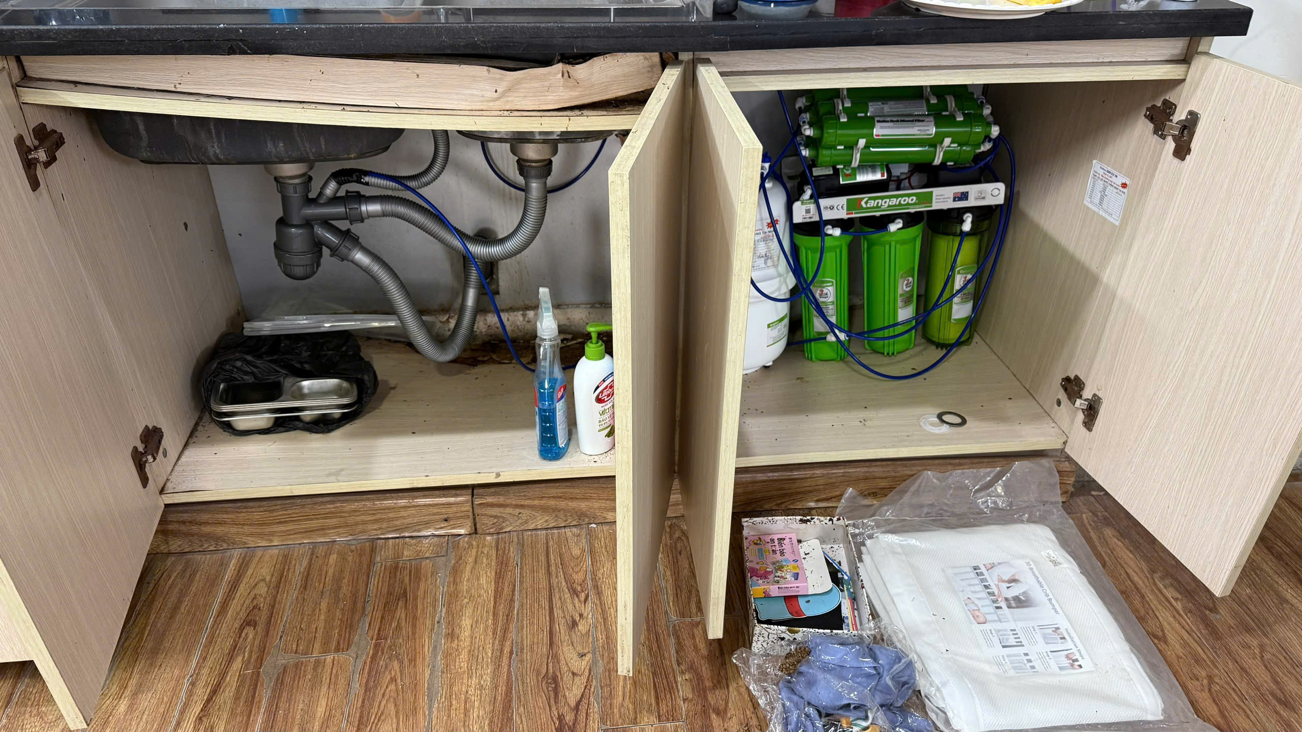 Sửa Bản Lề Tủ Bếp Bị Xệ: Nguyên Nhân Và Cách Khắc Phục