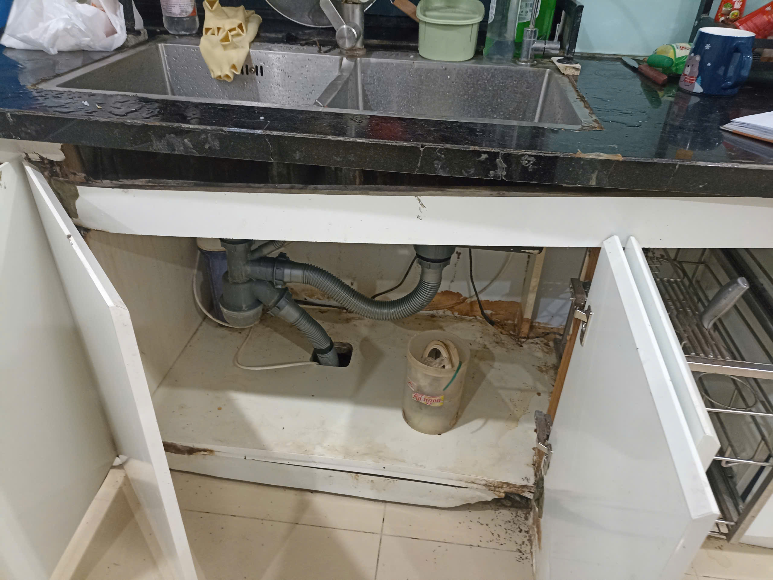 Sửa tủ bếp xuống cấp tại Goldmark