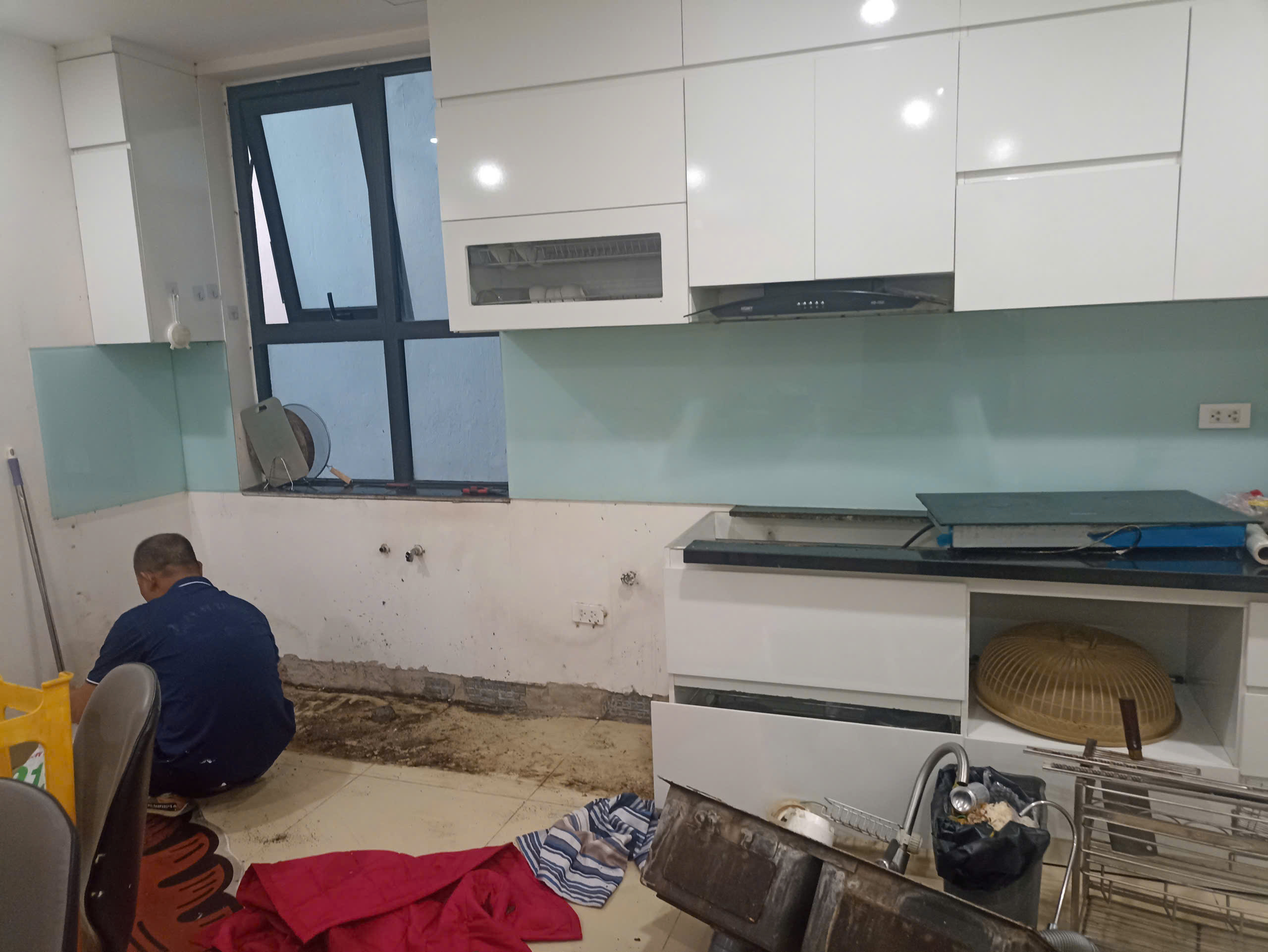 Sửa tủ bếp xuống cấp tại Goldmark 5