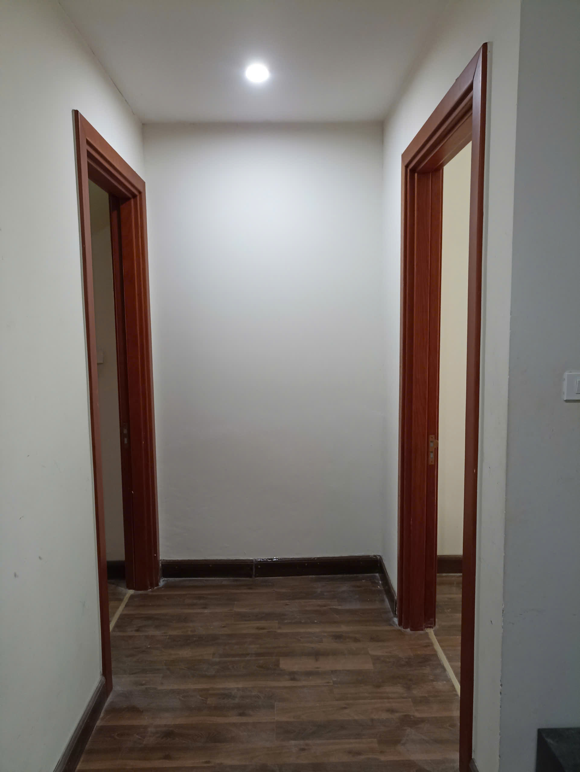 Sửa tủ bếp xuống cấp tại Goldmark 2