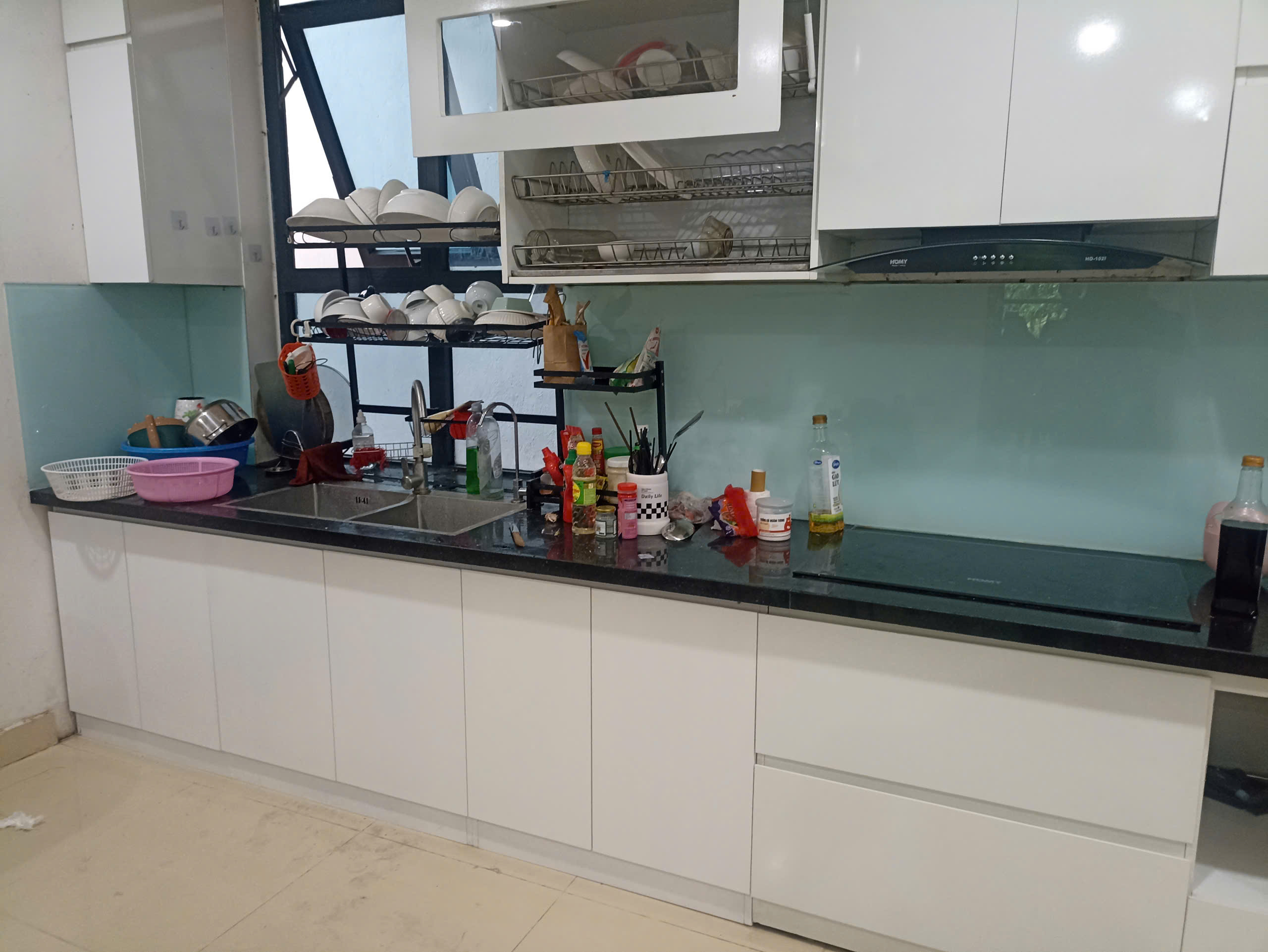 Sửa tủ bếp xuống cấp tại Goldmark 3